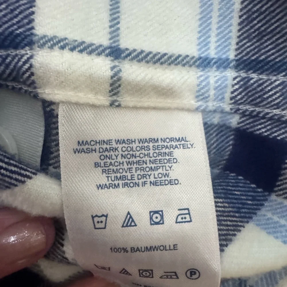 Good used condition flannel button up. Sz l